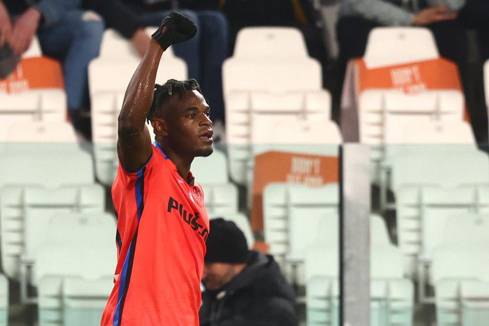 Duvan Zapata lakukan selebrasi gol. (twitter.com/Atalanta_BC)