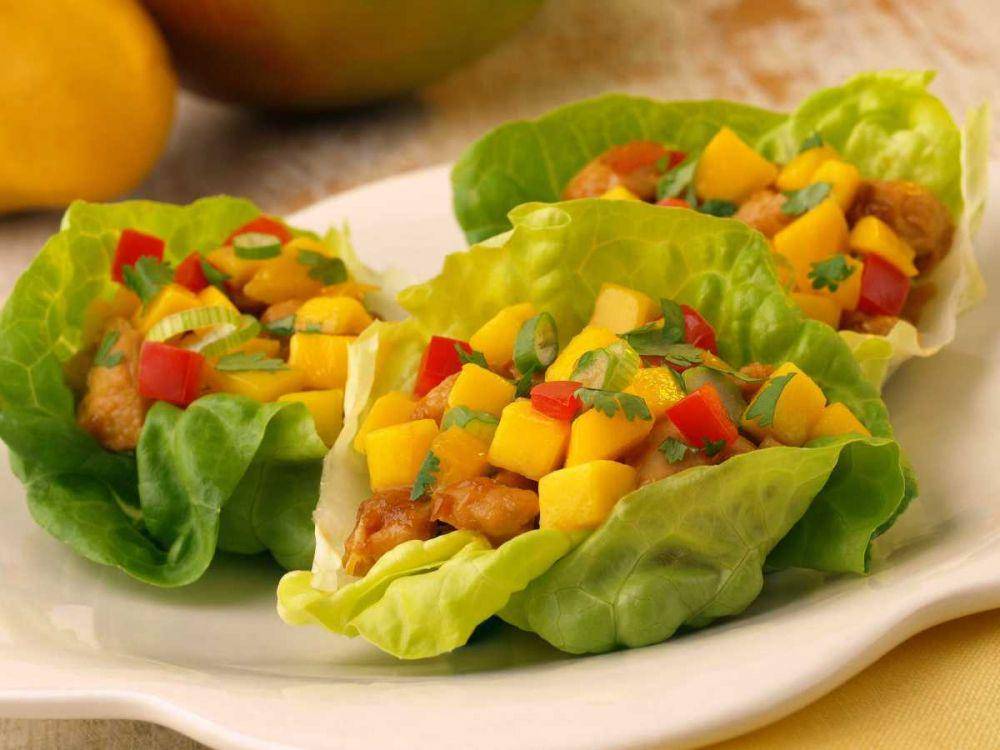 ilustrasi hidangan mango chicken lettuce cups (spryliving.com)