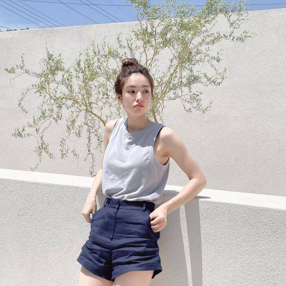 Shin Ha Young (instagram.com/havv_y)