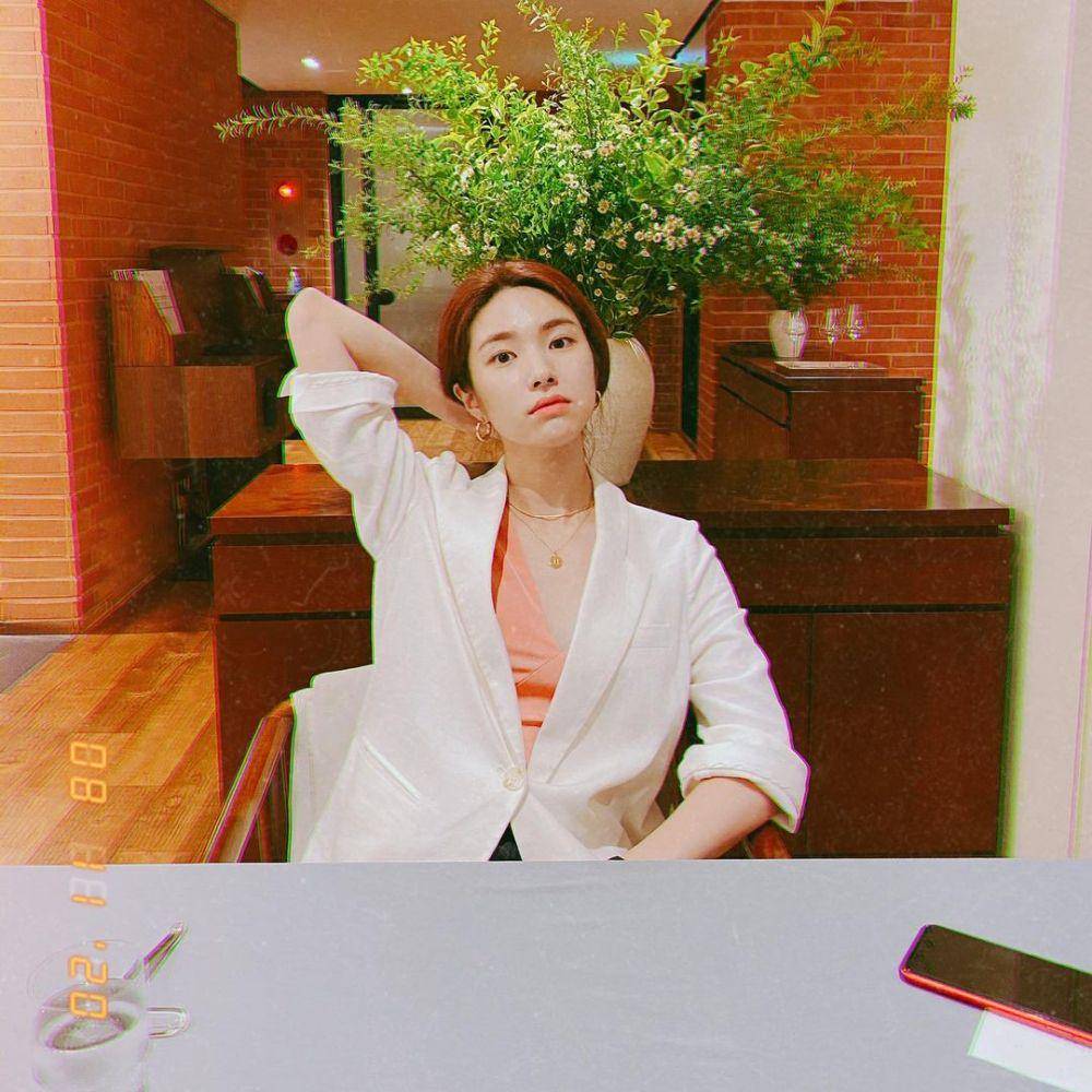 Shin Ha Young (instagram.com/havv_y)