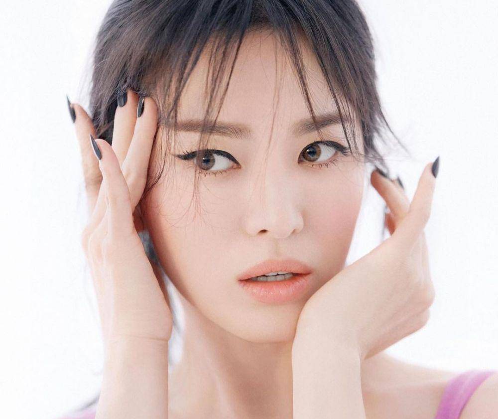 Song Hye Kyo dengan gaya rambut berponi depan (instagram.com/kyo1122)