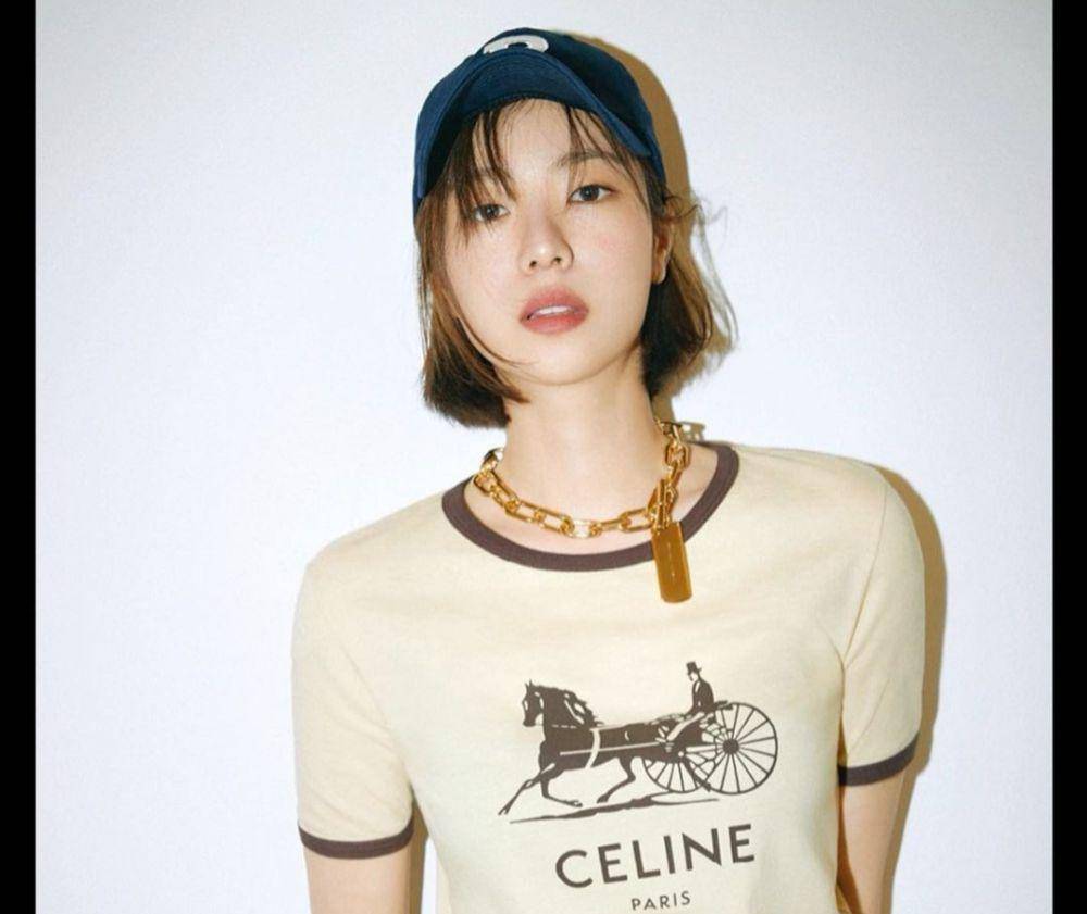 Jeon Yeo Been dengan gaya rambut berponi depan (instagram.com/jeon.yeobeen)