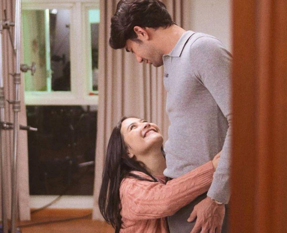potret mesra Prilly Latuconsina dan Reza Rahadian bintangi series My Lecturer My Husband season 2 (dok. MD Entertainment/My Lecturer My Husband season 2)