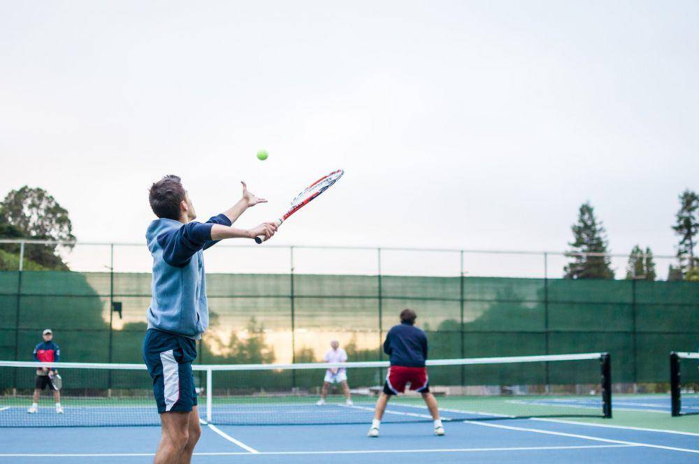 ilustrasi tenis (unsplash.com/Julian Schiemann)