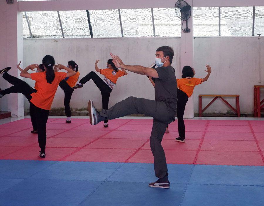 2 Tahun Menekuni, 10 Potret Keren Bule Jago Tai Chi di Bali