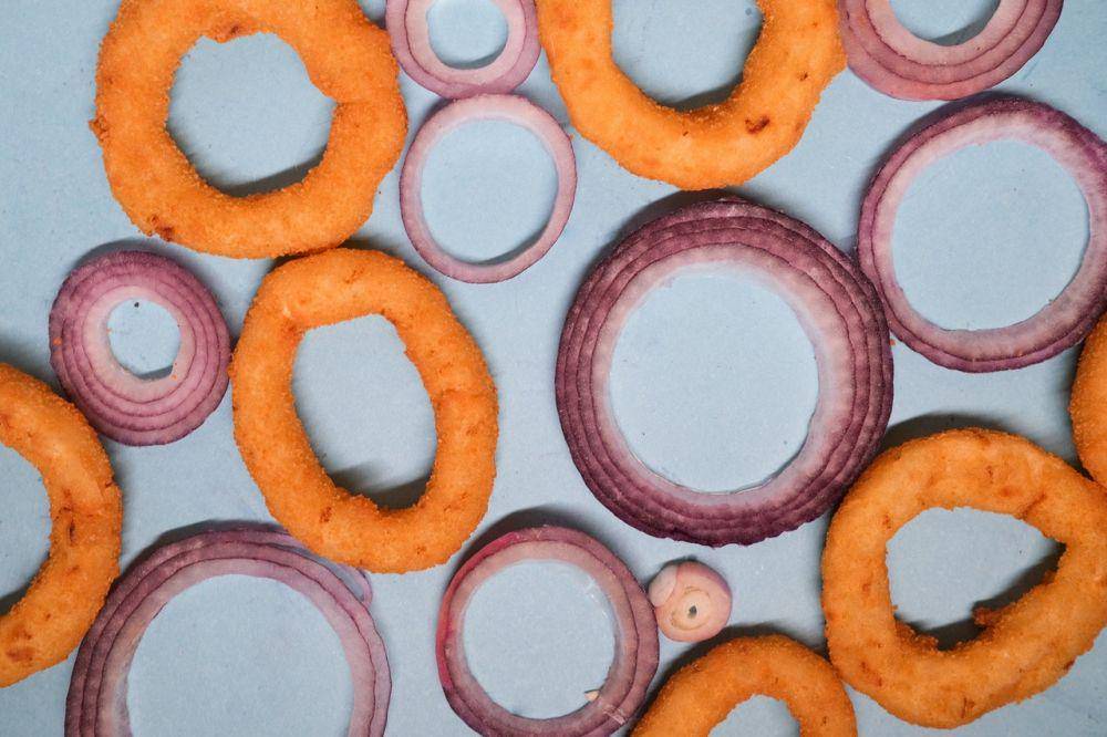 Ilustrasi onion ring (pexels.com/Alena Shekhovtcova)