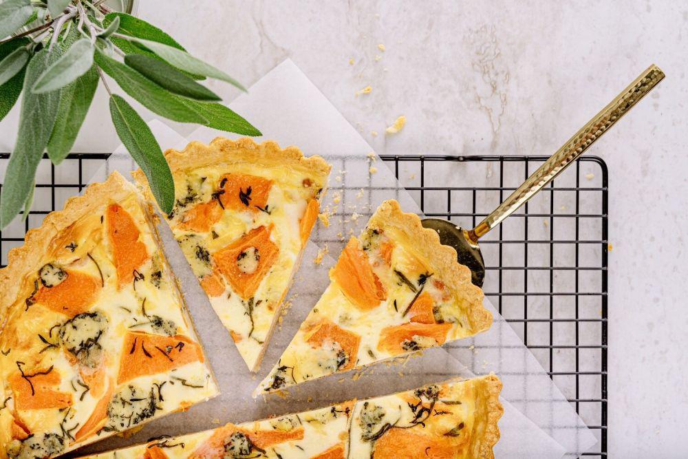 ilustrasi dandelion green tart (pexels.com/Anthony Shkraba)