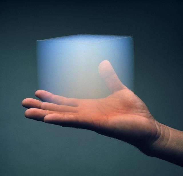 5 Fakta Unik Aerogel, Benda Padat Paling Ringan di Dunia