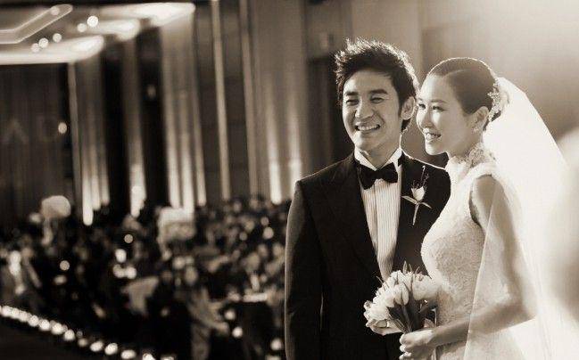 Uhm Tae Woong dan Yoon Hye Jin (soompi.com)