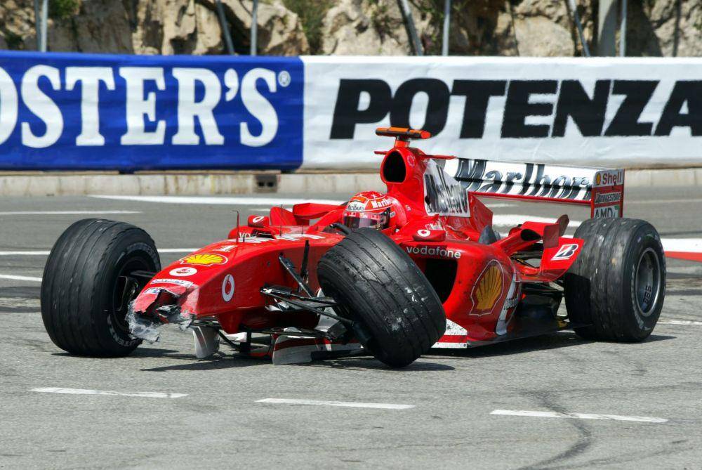 Michael Schumacher gagal menang pada GP Monako 2004 setelah terlibat insiden dengan Juan Pablo Montoya (the-race.com)
