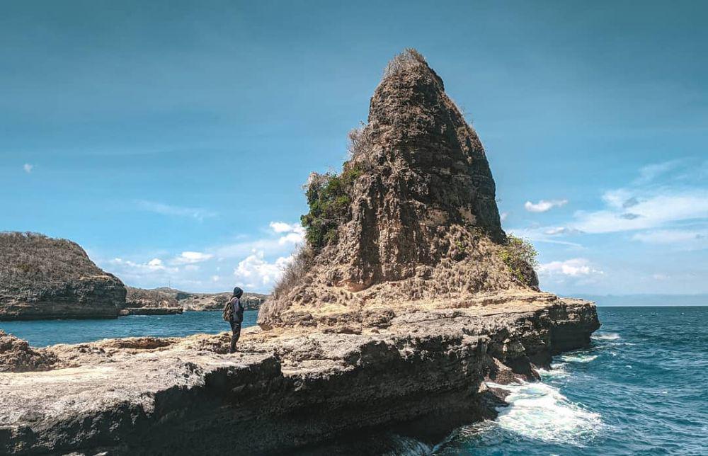 5 Pantai Eksotis di Dekat Pink Beach, Alamnya Eksotis!