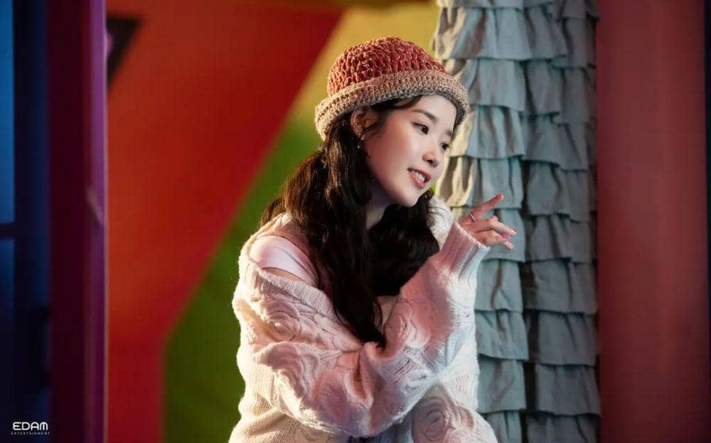 IU (instagram.com/edam.official)