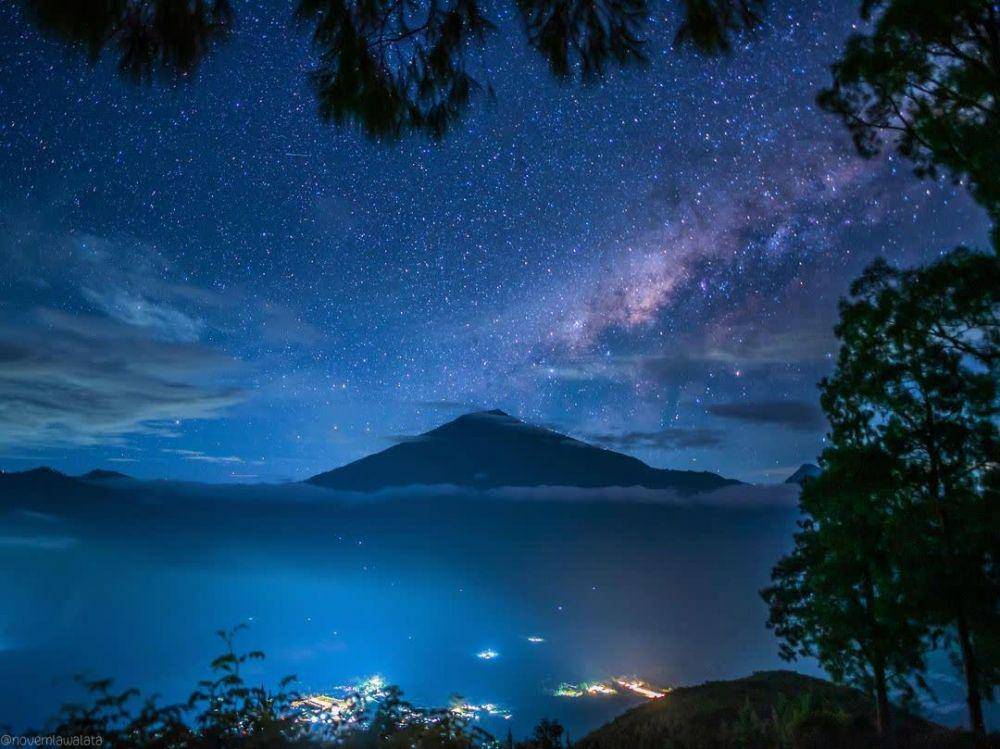 pemandangan dari Bukit Pergasingan (instagram.com/novemlawalata)