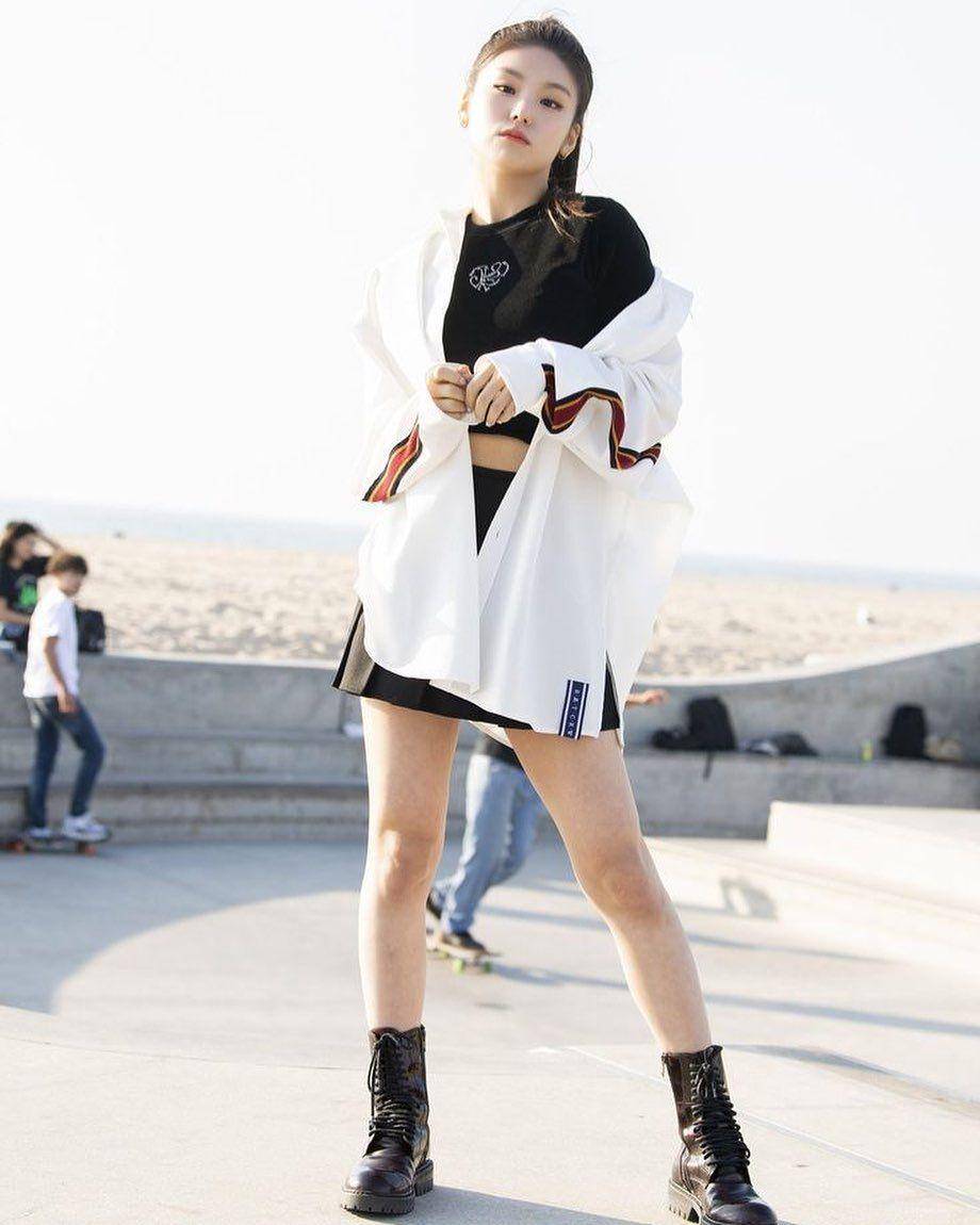 Outfit Yeji ITZY (instagram.com/itzyoutfits)