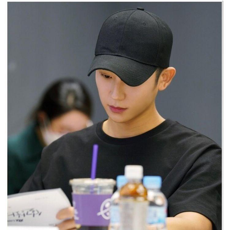 Jung Hae In (instagram.com/kdramanews.id)