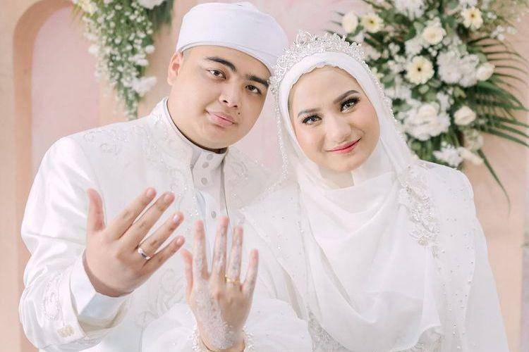 Belum Lama Menikah, 9 Seleb Ini Ditinggal Pasangan Selamanya