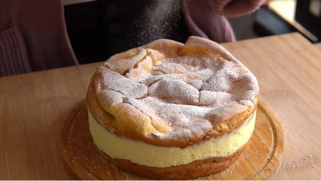 mendekorasi kue (youtube.com/Luvita Ho)