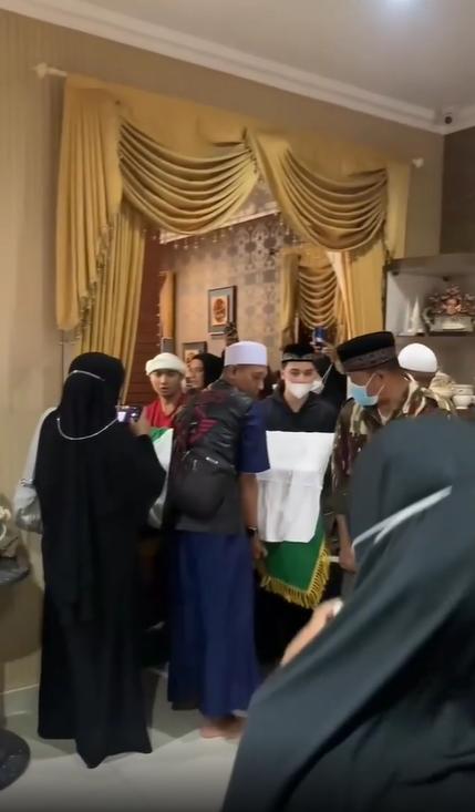 jenazah Ameer Azzkira di rumah duka (instagram.com/instagram.com/nuyhalim_)