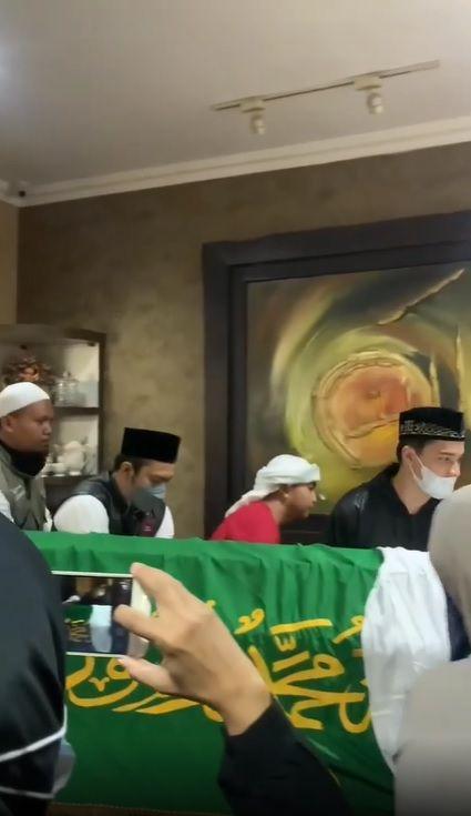jenazah Ameer Azzkira di rumah duka (instagram.com/instagram.com/nuyhalim_)