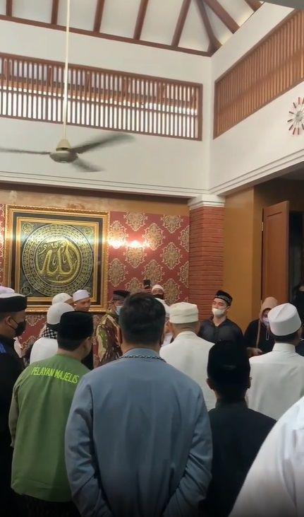 jenazah Ameer Azzkira di rumah duka (instagram.com/instagram.com/nuyhalim_)