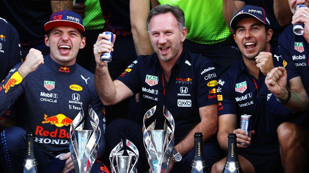 Christian Horner bersama Max Verstappen dan Sergio Perez (formula1.com)