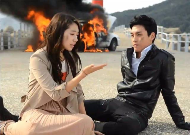 Choi Tae Joon dan Park Shin Hye berjumpa dalam drama The King of Dramas. (dok. SBS/The King of Dramas)