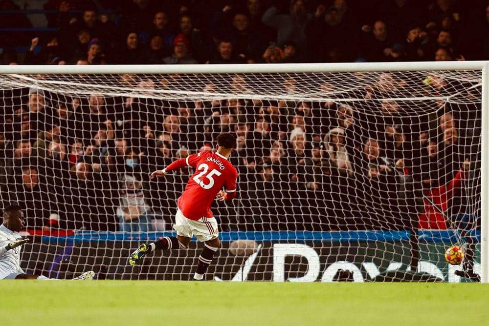 potret Jadon Sancho saat menjebol gawang Edouard Mendy (twitter.com)