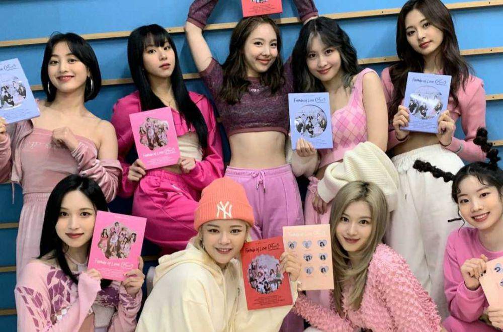 TWICE (twitter.com/JYPETWICE)