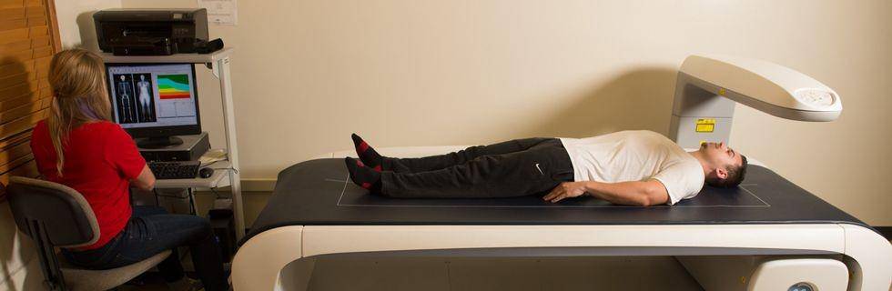 ilustrasi dual-energy X-ray absorptiometry atau tes DEXA (siue.edu)