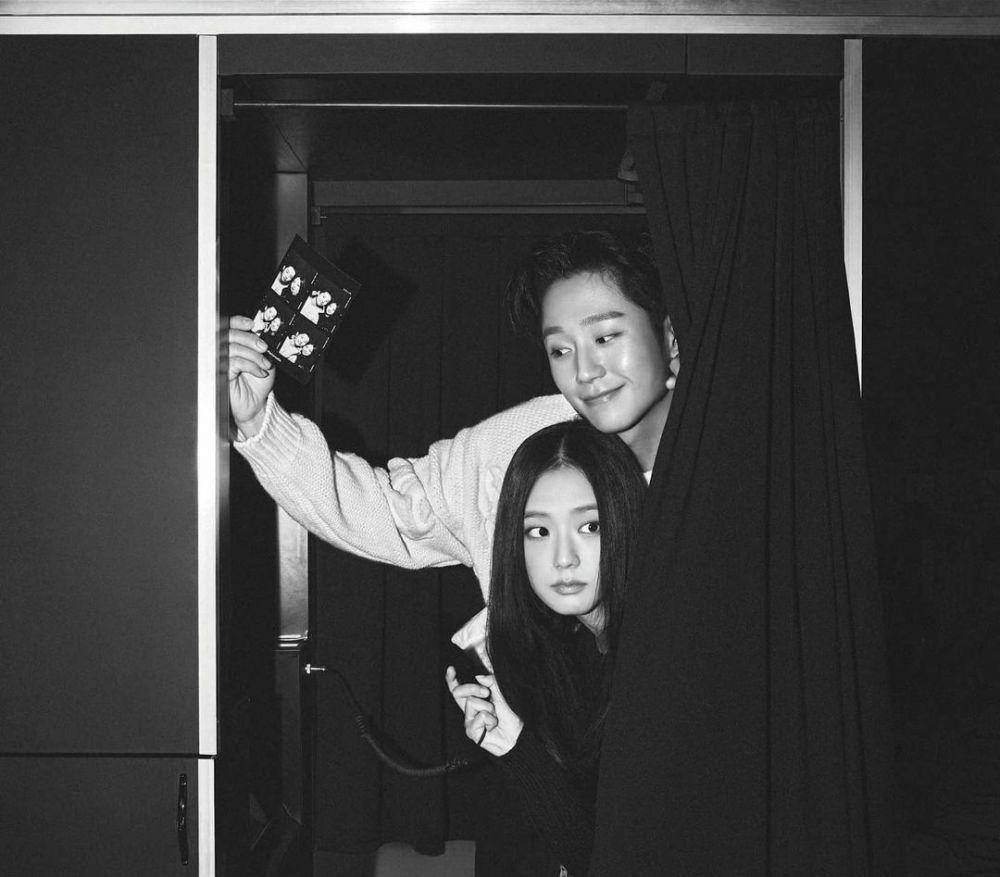 potret mesra Ji Soo dan Jung Hae In (dok. jTBC/Snowdrop)