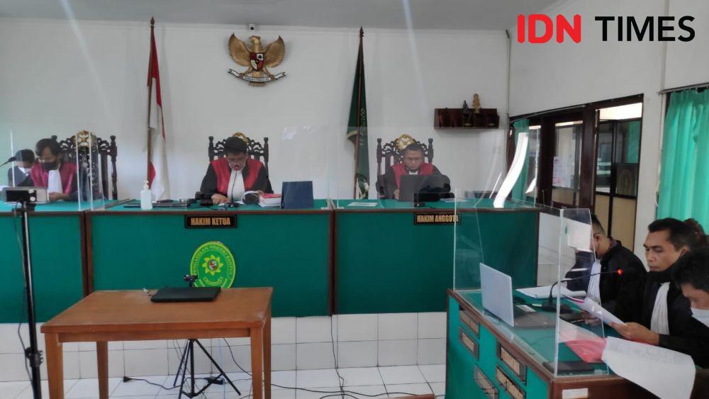 Sidang kasus satai sianida di PN Bantul dilakukan online. IDN Times/Daruwaskita