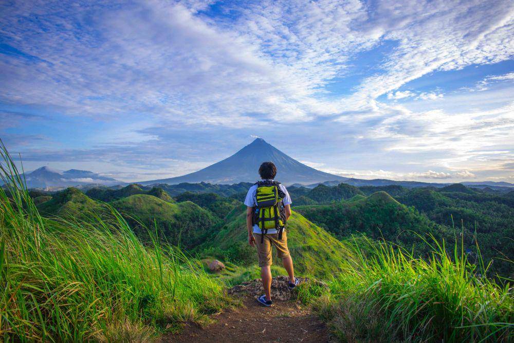 ilustrasi mendaki gunung (pexels.com/Archie Binamira)