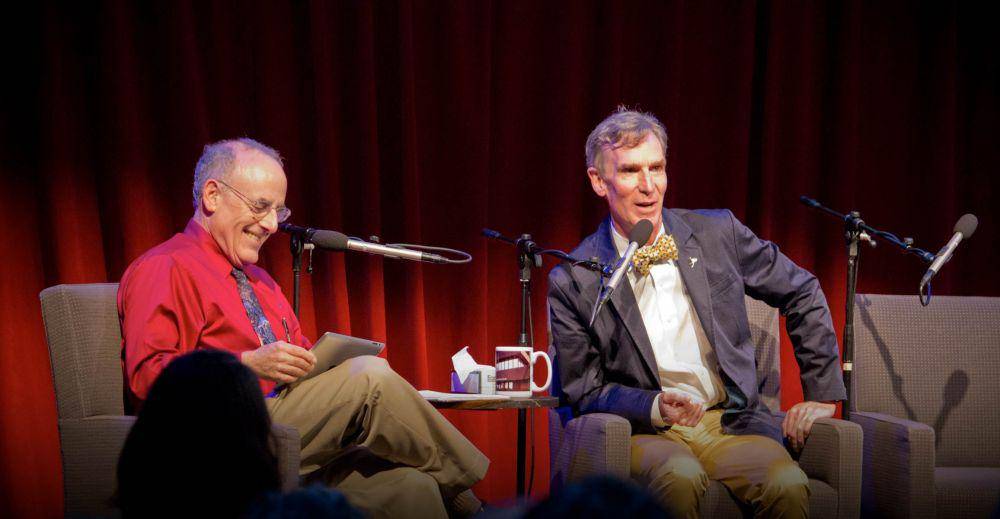 Matt Kaplan dan Bill Nye dalam podcast Planetary Radio (planetary.org)
