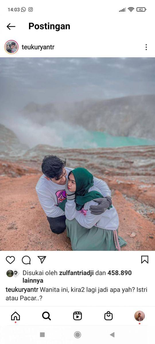 Pasangan Ria Ricis saat berada di Puncak Kawah Ijen. IDN Times/Tangkapan layar