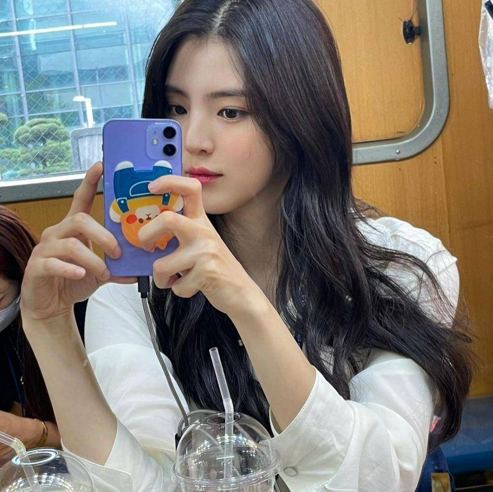 Han So Hee (instagram.com/xeesoxee)