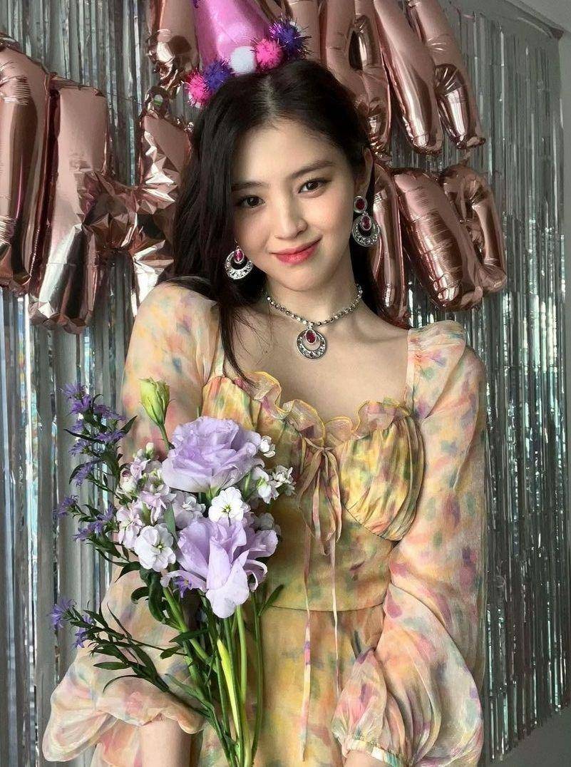 Han So Hee (instagram.com/xeesoxee)