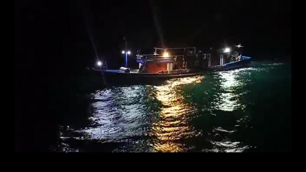 Kapal pancing KM New Bira Fishing yang dilaporkan mati mesin di perairan Takalar, Sulawesi Selatan, Minggu (28/11/2021). (Dok. Basarnas)
