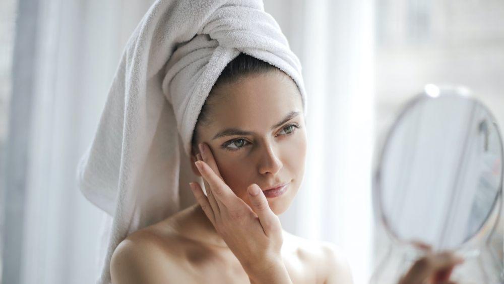 5 Tips untuk Membersihkan Wajah di Malam Hari, Gak Sulit!
