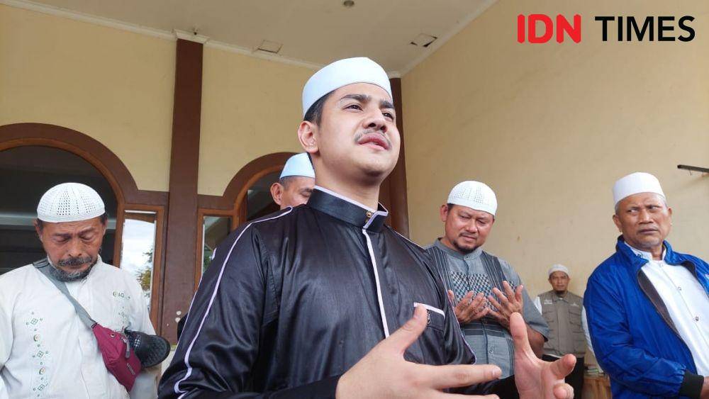 Syakir Daulay di pemakaman Ameer Azzikra. (IDN Times/Erfah Nanda)