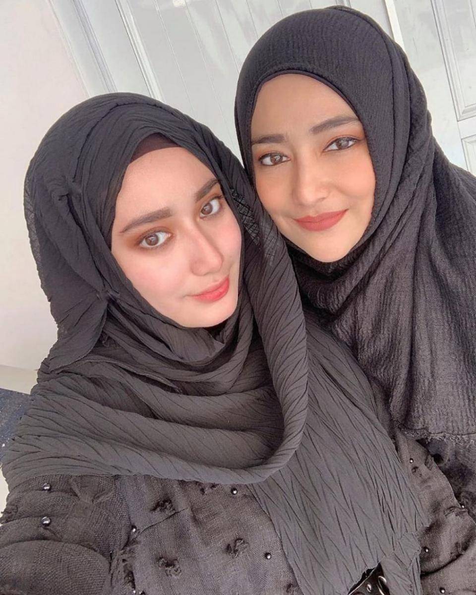 Cindy Fatikasari dan Tengku Syaira Anataya (instagram.com/cindyfatikasari18)