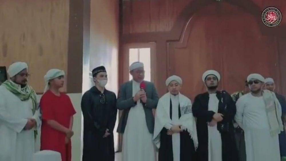 Alvin Faiz antarkan sang adik, Ameer Azzikra, ke peristirahatan terakhir (instagram.com/haziq_mohammed__)