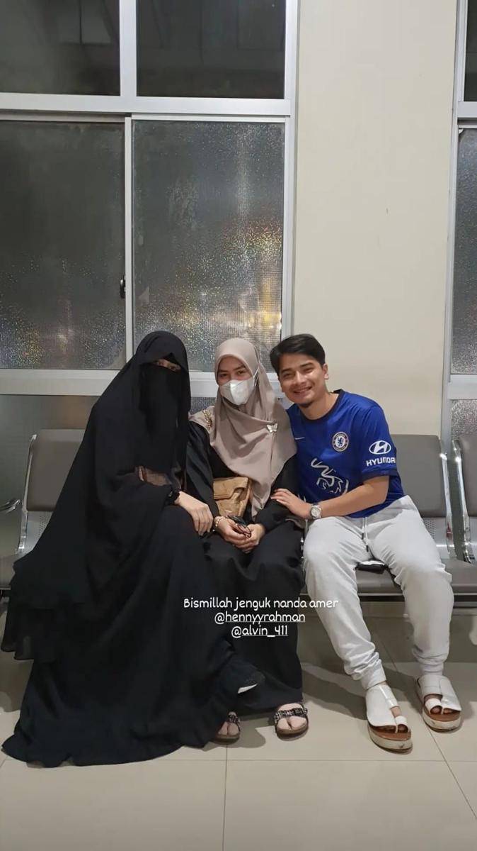 Alvin Faiz antarkan sang adik, Ameer Azzikra, ke peristirahatan terakhir (instagram.com/umyraniabawazier)