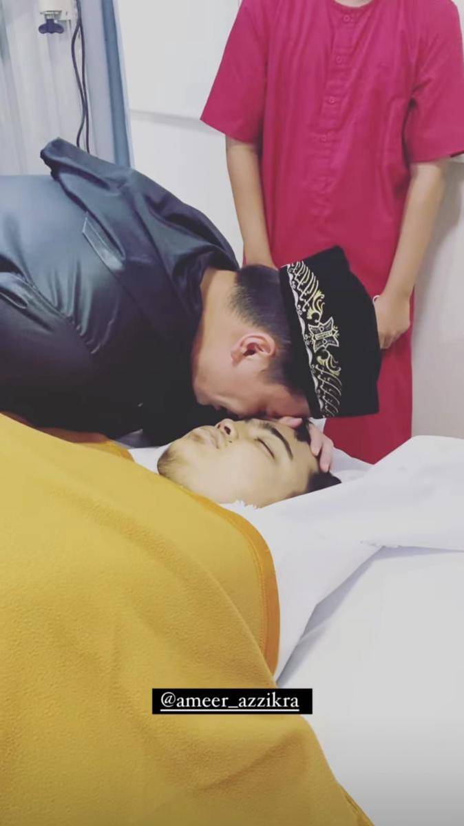 Alvin Faiz antarkan sang adik, Ameer Azzikra, ke peristirahatan terakhir (instagram.com/alvin_411)