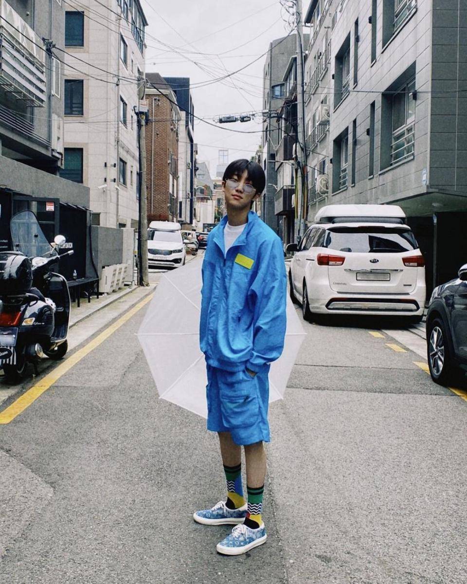 foto The8 dengan setelan biru senada (instagram.com/saythename_17)