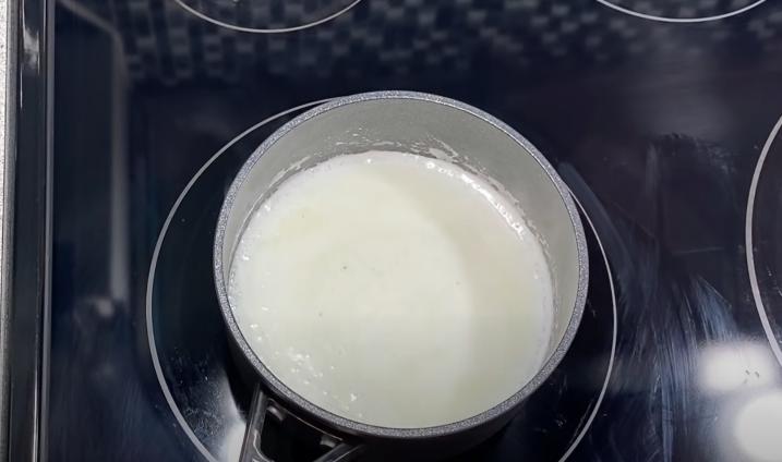 ilustrasi sirup sponge cake (youtube.com/Deli Cuisine)