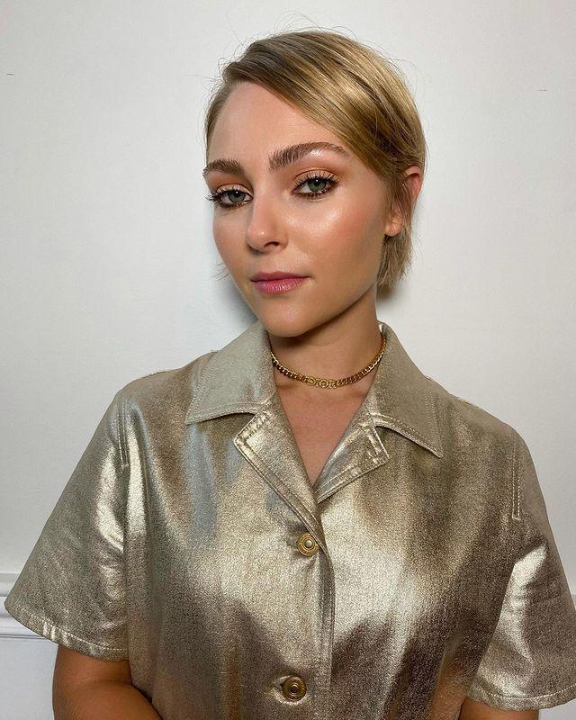 AnnaSophia Robb (instagram.com/annasophiarobb)