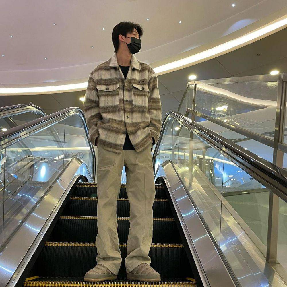 foto The8 dengan setelan kemeja flanel (instagram.com/xuminghao_o)