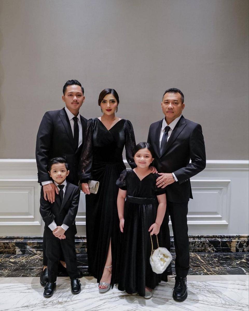 OOTD Kompak Ibu dan Anak ala Ashanty dan Arsy. (instagram,.com/ashanty_ash/)