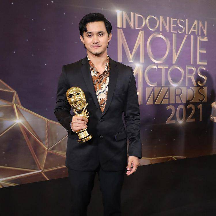 Potret Bhisma Mulia di IMA Awards 2021 pada Minggu (28/11/2021). (instagram.com/bhismamulia)