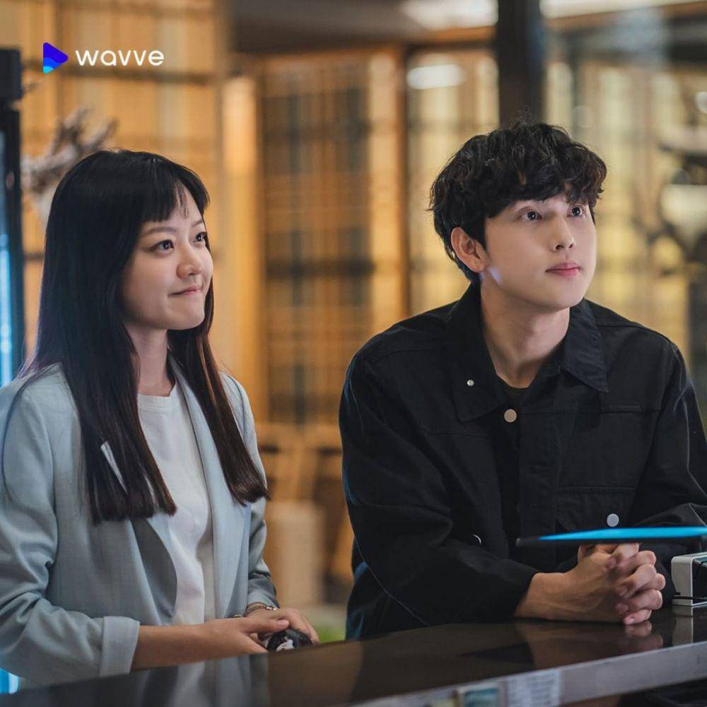 Go Ah Sung dan Im Si Wan di drama Tracer (instagram.com/wavve.official)